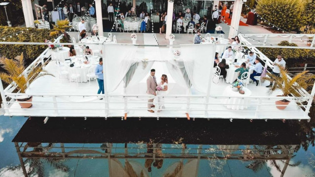 Fotograf nunta - cadou filmare drona, cununie, botez